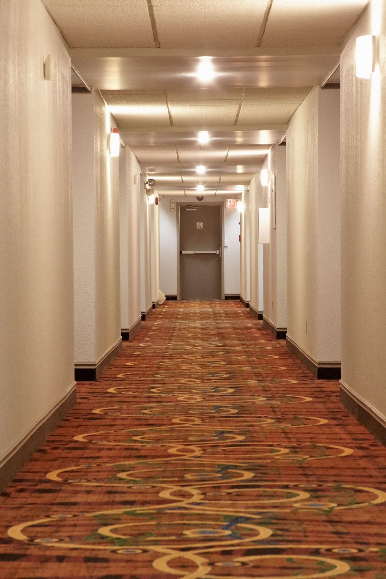 Colonial Square Inn & Suites Саскатун Екстериор снимка